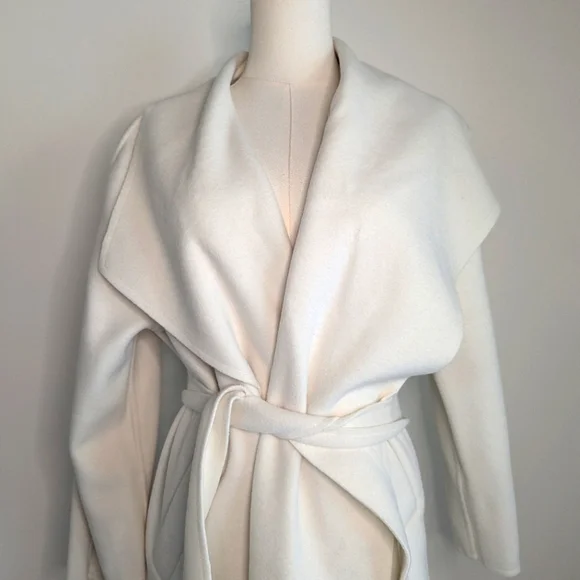 🎀 Winter Coat 🎀 white wrapped coat with belt - Picture 7 of 13
